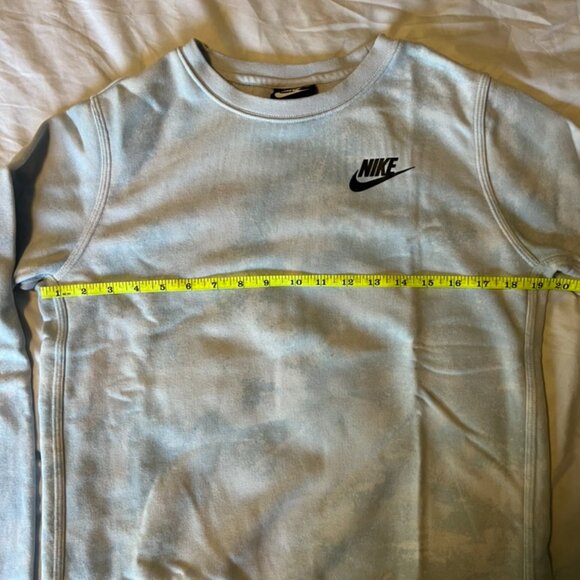 💥 NIKE YOUTH CREW NECK COLOUR CHANGING SWOOSH LIGHT BLUE 💥 - Picture 1 of 6